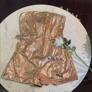 Shimmering women’s shorts